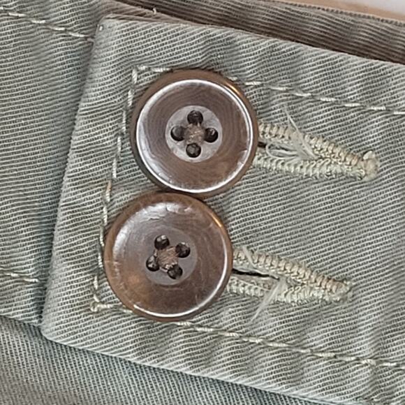 Eddie Bauer Mercer Fit Womens Shorts Olive Green Size 8 Cotton Buttons Pockets - Picture 5 of 12